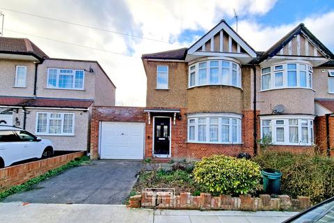 3 bedroom end of terrace house for sale, Exmouth Road, Ruislip