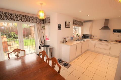 4 bedroom detached house for sale - Yew Tree Close, Potton
