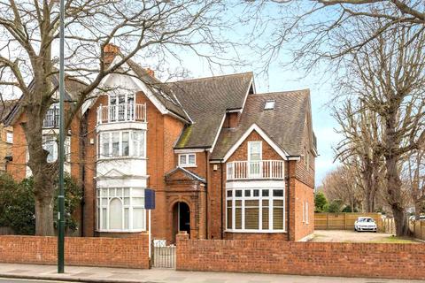 Flat 2, 15 Hampton Road, Twickenham, TW2 5QE