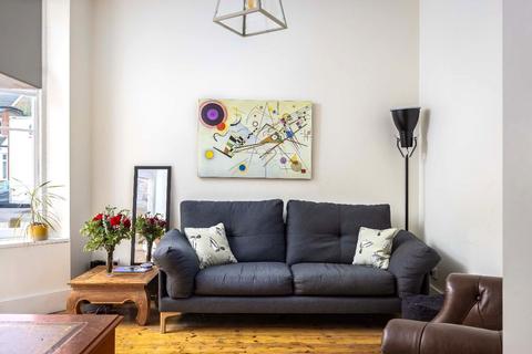 Flat 2, 15 Hampton Road, Twickenham, TW2 5QE