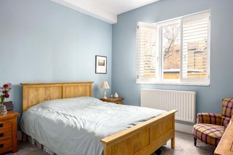 Flat 2, 15 Hampton Road, Twickenham, TW2 5QE