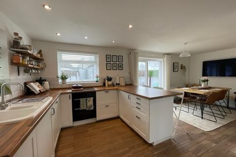 5 The Bryn, Trethomas, Caerphilly, CF83 8GL