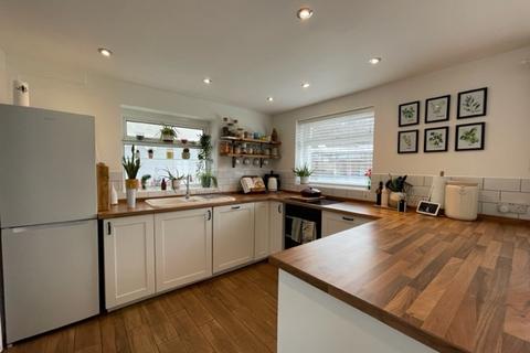 5 The Bryn, Trethomas, Caerphilly, CF83 8GL