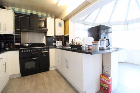 6 bedroom end of terrace house for sale, SIX BEDROOM PLUS ONE BEDROOM FLAT ON St. Catherines Avenue, Luton