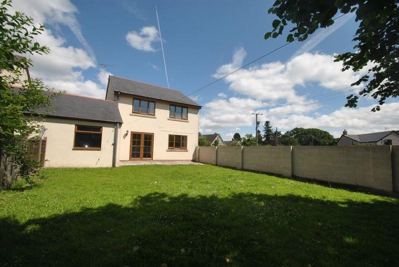Ellwood, Nr. Coleford, 4 bed link detached house £1,300 pcm (£300 pw)