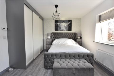 3 bedroom semi-detached house for sale - Pullman Crescent, Leeds, West Yorkshire