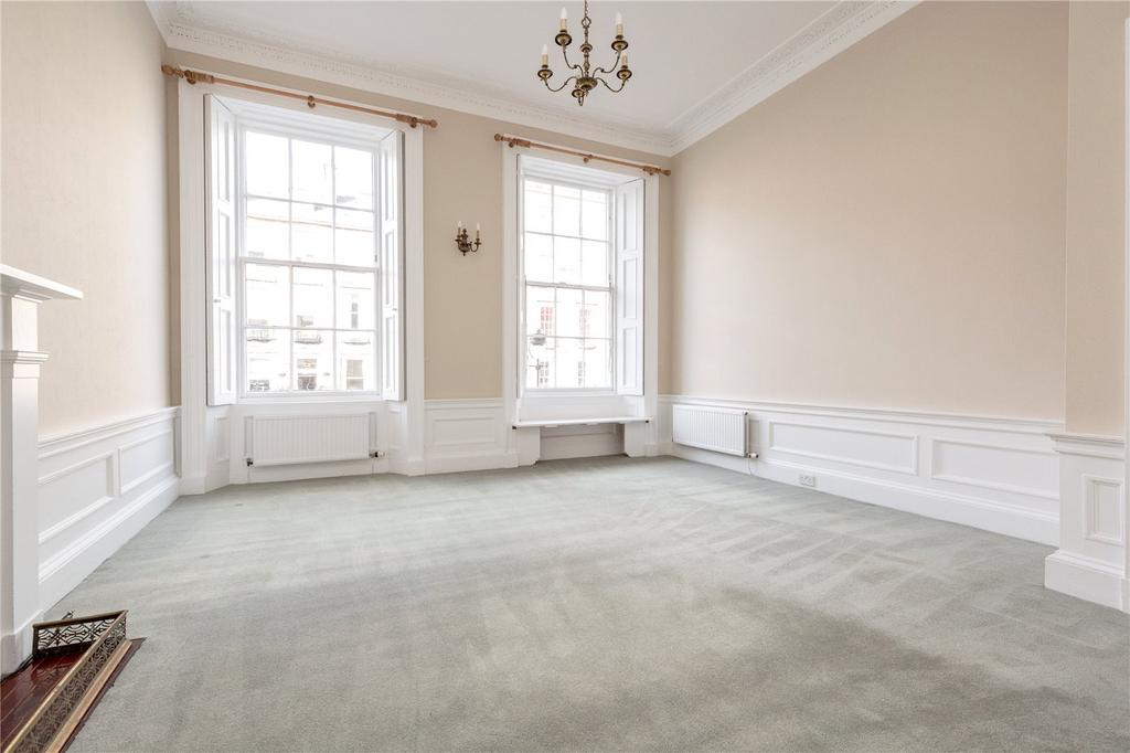 Gloucester Place, Edinburgh, Midlothian, EH3 3 bed apartment £3,000