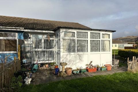 2 bedroom bungalow for sale - 36 Glan Y Mor, Fairbourne LL38 2BX