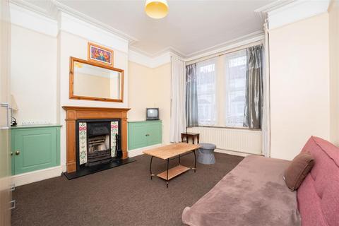 27 Balfour Road, London, W13 9TN