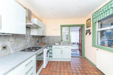 27 Balfour Road, London, W13 9TN