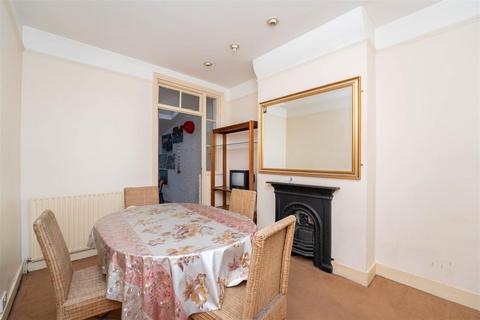 27 Balfour Road, London, W13 9TN