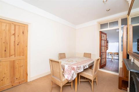 27 Balfour Road, London, W13 9TN