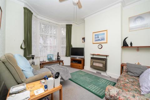 30 Belsize Avenue, London, W13 9TF