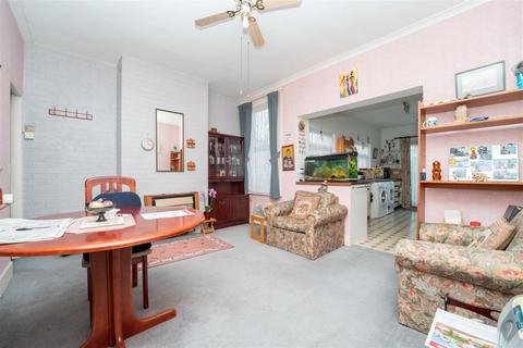 30 Belsize Avenue, London, W13 9TF