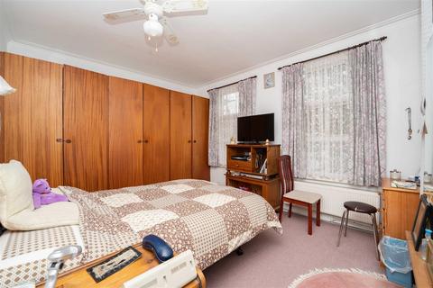 30 Belsize Avenue, London, W13 9TF