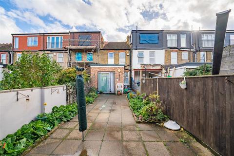 30 Belsize Avenue, London, W13 9TF