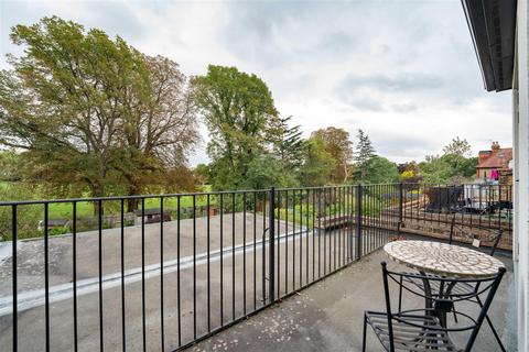 70 Elers Road, London, W13 9QD