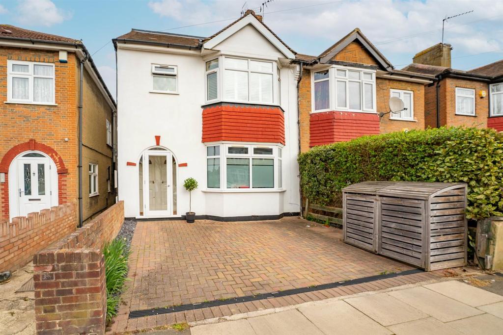 Mayfield Gardens, Hanwell 2 bed house share £415,000