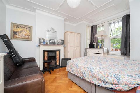 46 Claygate Road, London, W13 9XG