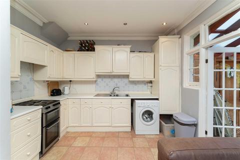 46 Claygate Road, London, W13 9XG