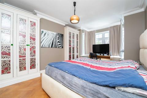 46 Claygate Road, London, W13 9XG