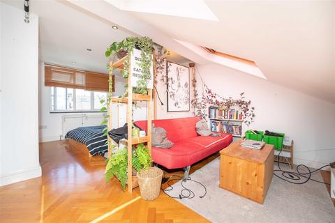 46 Claygate Road, London, W13 9XG