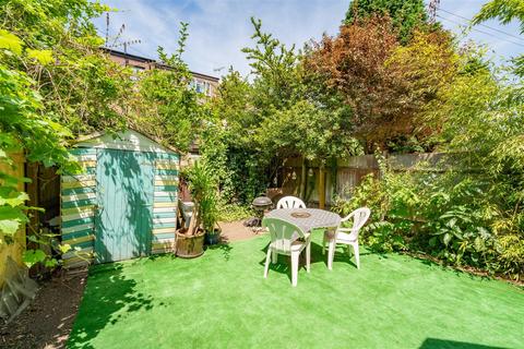 46 Claygate Road, London, W13 9XG
