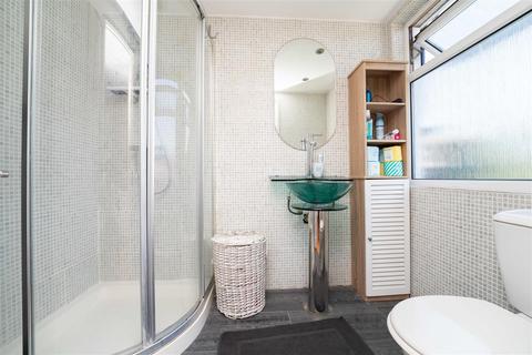 46 Claygate Road, London, W13 9XG