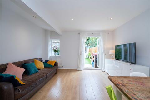 5 Mallard Close, London, W7 2PX
