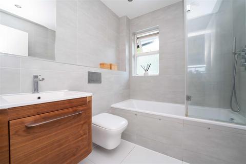 5 Mallard Close, London, W7 2PX