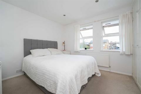 5 Mallard Close, London, W7 2PX