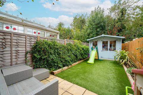 5 Mallard Close, London, W7 2PX