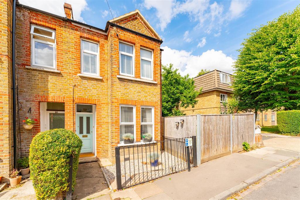 Green Lane, Hanwell 2 bed apartment for sale £475,000