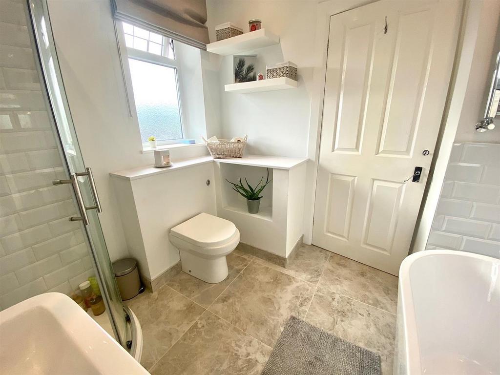 Stocks bank road 93 bathroom 3.jpg