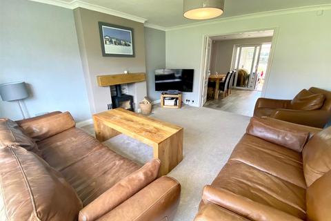8 Bronte Grove, Mirfield, WF14 9NU