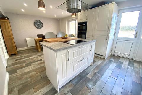 8 Bronte Grove, Mirfield, WF14 9NU