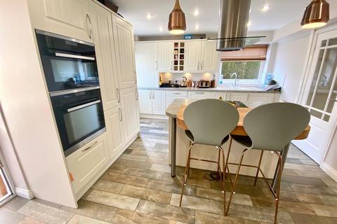 8 Bronte Grove, Mirfield, WF14 9NU