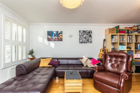 4 Amelia Crescent, Worthing, BN11 4EB