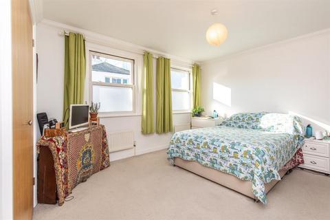 4 Amelia Crescent, Worthing, BN11 4EB