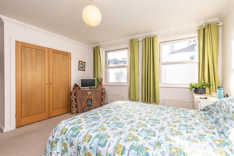 4 Amelia Crescent, Worthing, BN11 4EB