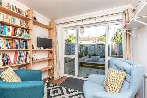 4 Amelia Crescent, Worthing, BN11 4EB