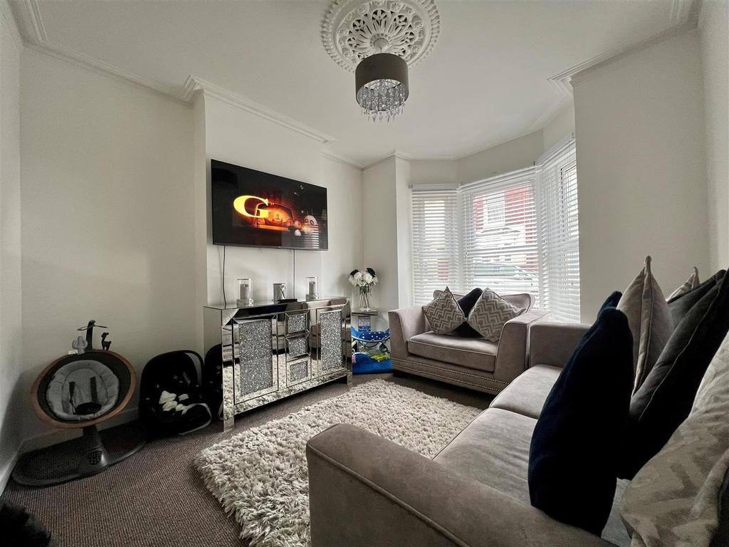 BEVIS ROAD 3 bed semidetached house £1,075 pcm (£248 pw)