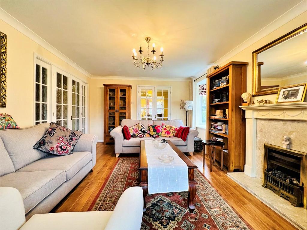 Park Farm, Ashford 4 bed detached house for sale £500,000