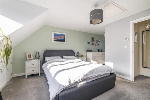 36 Winter Close, Epsom, KT17 1AH