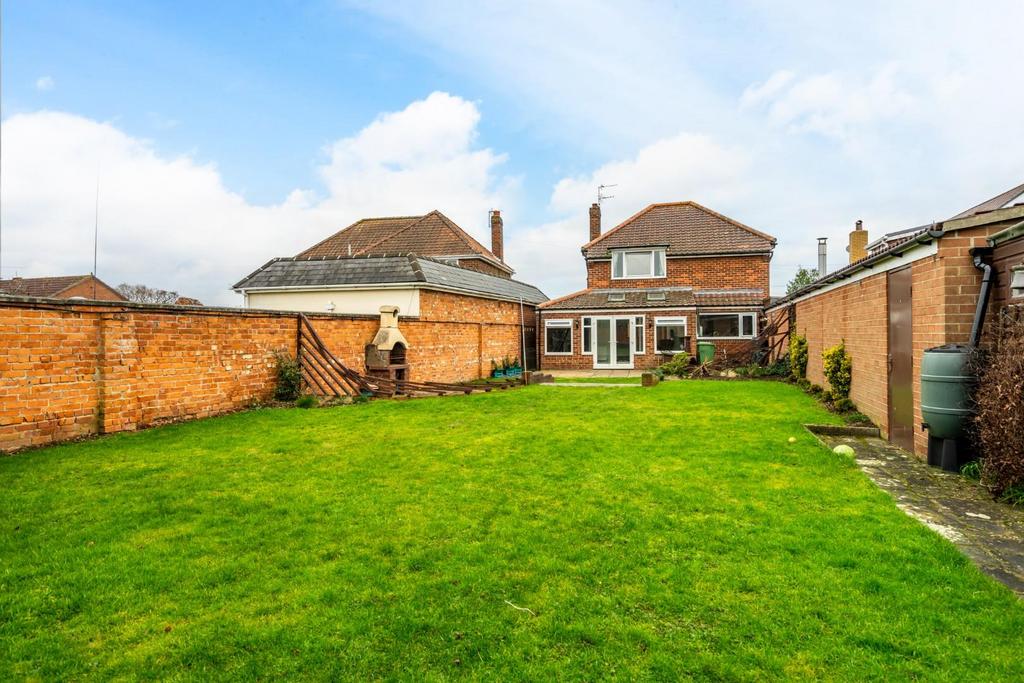 Cross Lane, Fulford, York 3 bed detached house £600,000
