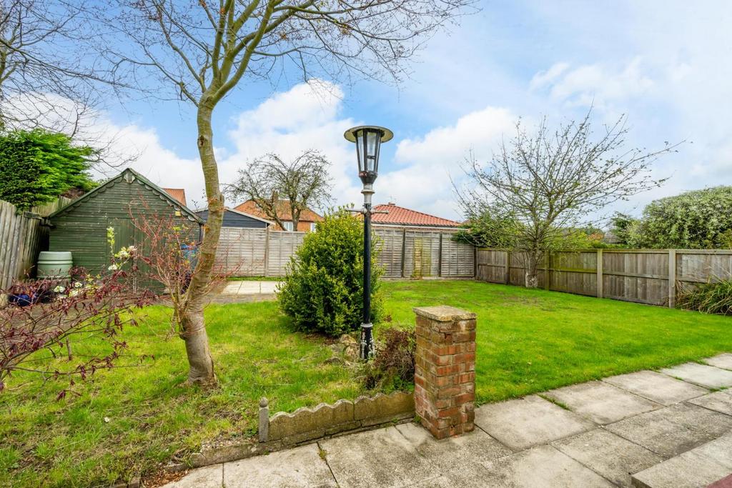 Mill Hill Drive, Huntington, York 3 bed detached bungalow for sale £390,000