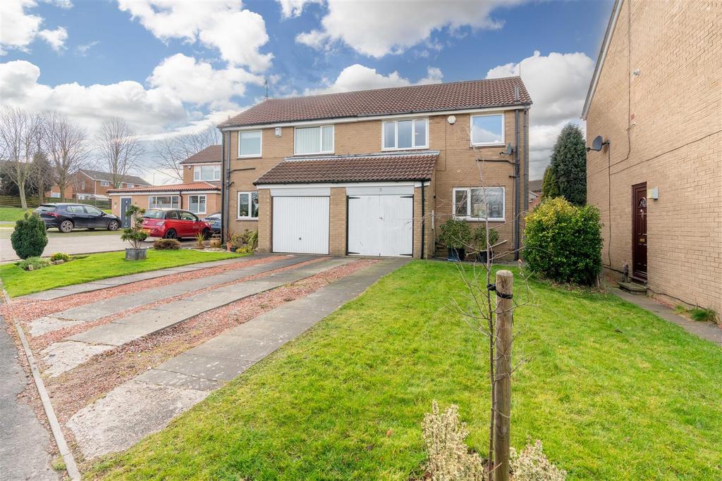 Stuart Court, Kingston Park, NE3 3 bed semidetached house £215,000