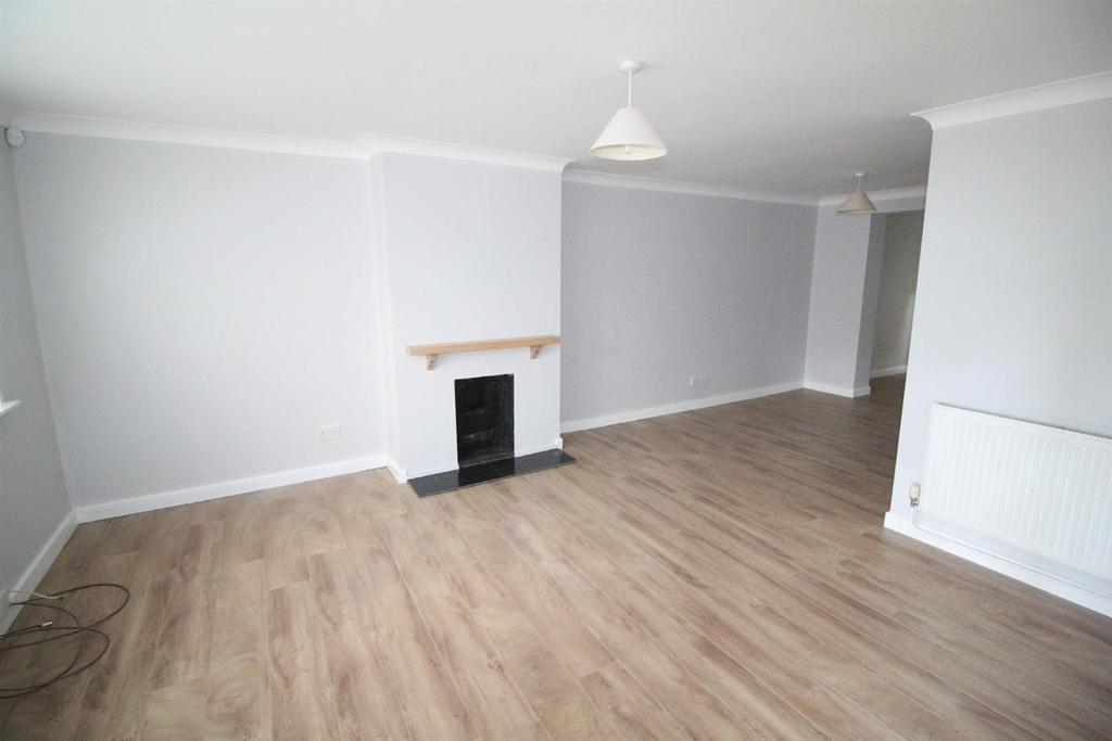 The Grove, Southampton 3 bed semidetached house £1,350 pcm (£312 pw)