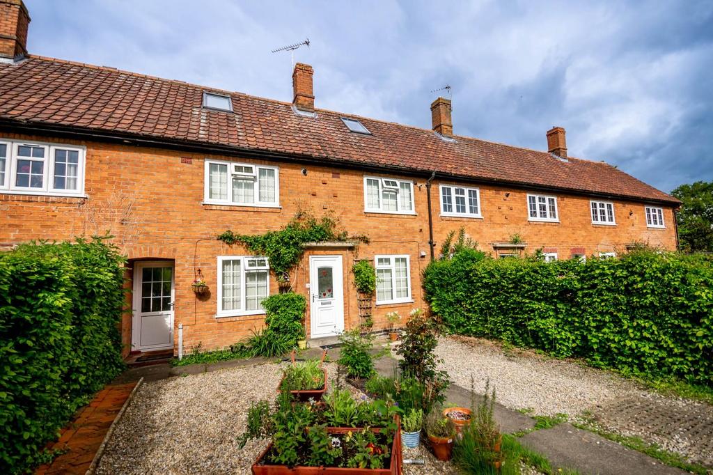 White Rose Avenue, New Earswick, York 4 bed terraced house £300,000