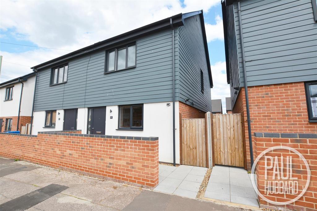 Crompton Road, Oulton Broad, Suffolk 4 bed semidetached house £290,000